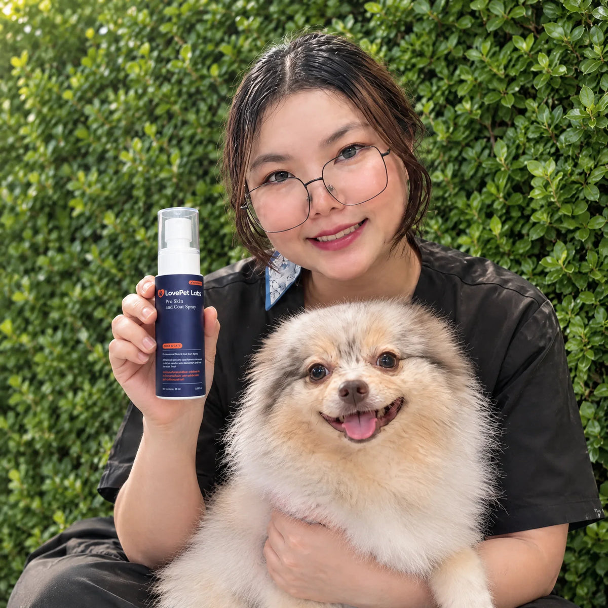 สัตวแพทย์กับน้องหมาและ LovePet Pro Skin & Coat Spray